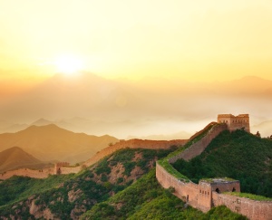 "不到长城非好汉" ("You're not a man until you've climbed the Great Wall") - Chinese saying